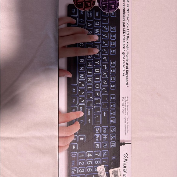 Auratek Large Print LED Backlit Keyboard - Picture 3 of 3